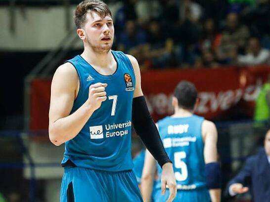 开云体育注册登录今晨菲尼克斯太阳调整名单以备欧冠，更衣室发声环节打磨，信心回归，身体对抗强度拉满的简单介绍